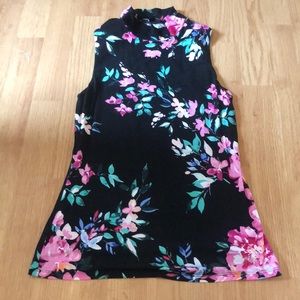 Super stretchy, sleeveless turtleneck